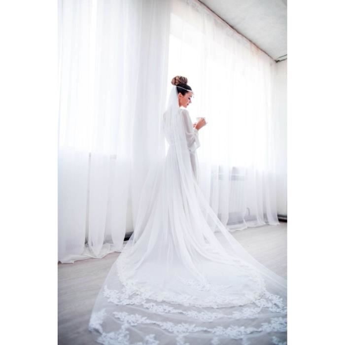 Un Voile De Mariée En Nœud Blanc Doux Et Extensible, Parfait Pour Un