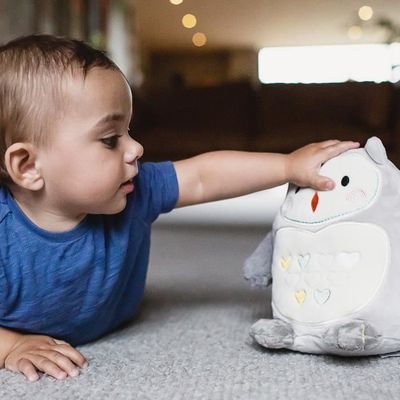 TOMMEE TIPPEE Grofriend Peluche Bruit Blanc Aide au Sommeil pour Bébé avec  Veilleuse, Sons Apaissants et la Technologie CrySensor - - Cdiscount  Puériculture & Eveil bébé