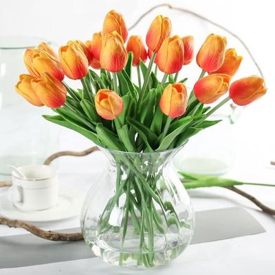 Betylifoy Fleurs Artificielles Suspendues 4PCS Plantes Artificielles Suspendues pour l'Extérieur Fleurs Artificielles Résistantes aux UV pour Le Jardin Le Patio et la Extérieure (Rouge