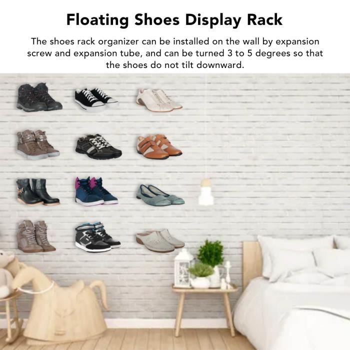 Chaussures Crocs accroché sur un présentoir Photo Stock - Alamy Chaussures Crocs accroché sur un présentoir Photo Stock - Alamy