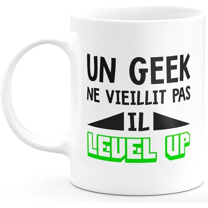 Mug Un Geek Ne Vieillit Pas Il Level Up Cadeau Humour Adolescent Idee Cadeau Original Collegue Tasse Couple Saint Valentin Cdiscount Puericulture Eveil Bebe