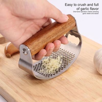 2 Pièces Presse-Ail à Bascule Presse Ail à Bascule Inox Presse à Ail Manuelle En Acier Inoxydable Decoupe Ecrase Ail Concasseur à Ail Garlic Press Rocker,Pour Hacher,Écraser Et Couper l'Ail