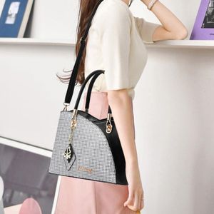 Petit Sac à Main Rectangle Cuir Noir - Anneaux Et Tirette Frottés - Vintage