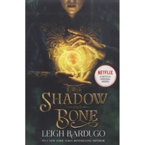 LIVRE ANGLAIS Shadow and Bone. Tome 1, Edition en anglais