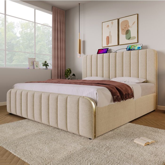 Lit coffre 180 × 200 cm en lin beige avec USB USB-C et tête de lit capitonnée Lit coffre 180 × 200 cm en lin beige avec USB USB-C et tête de lit capitonnée