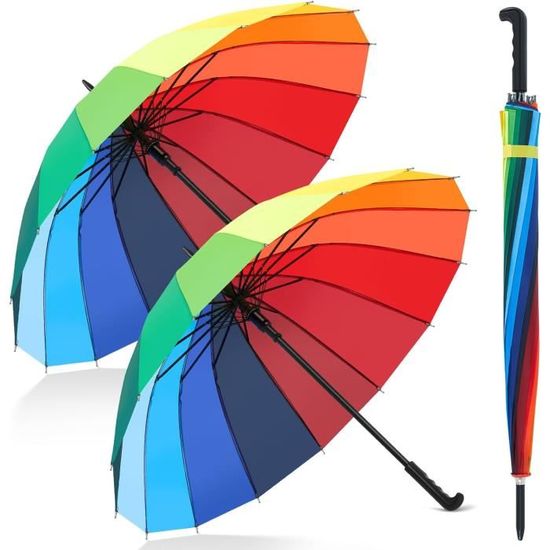 Arc-en-ciel Au-dessus De La Mer Et Plage Tropicale Avec Des Chaises Et