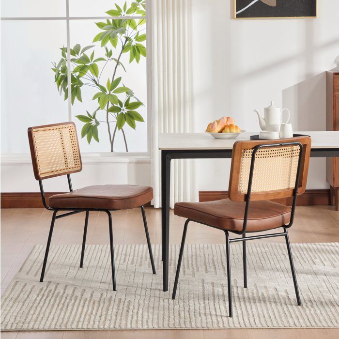 Lot de 2 chaises de salle à manger marron en PU style vintage dossier aspect cannage pieds métal