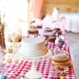 Plateau à gâteau vintage avec pied, présentoir à cupcakes, plateau en métal pour tartes, desserts en blanc, décoration de mariage-3