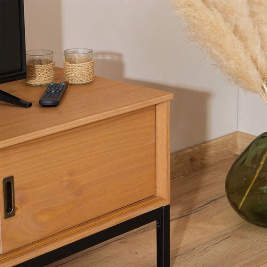 IDIMEX Meuble TV Selma Banc télé de 98 cm au Style Industriel Design Vintage avec 1 Porte coulissante et 1 Compartiment Ouvert en pin Massif lasuré Gris IDIMEX Meuble TV Selma Banc télé de 98 cm au Style Industriel Design Vintage avec 1 Porte coulissante et 1 Compartiment Ouvert en pin Massif lasuré Gris