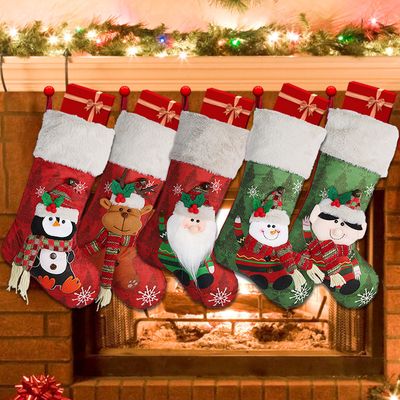 Lot De 3 Chaussettes De Noël à Suspendre - Déco Sapin Ou Cheminée - Motifs Père Noël, Bonhomme De Neige, Renne - 6