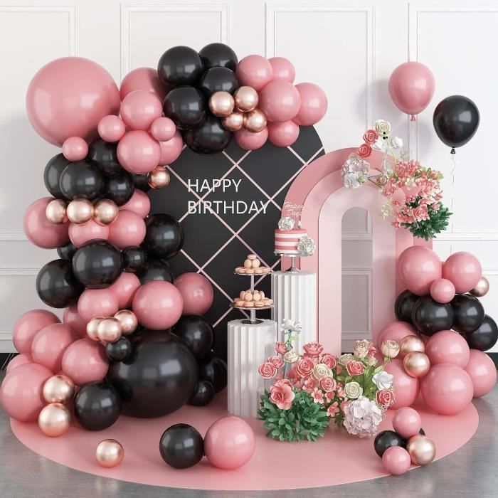 De magnifiques guirlandes de ballons roses, lilas et gris pour un fond photo réussi