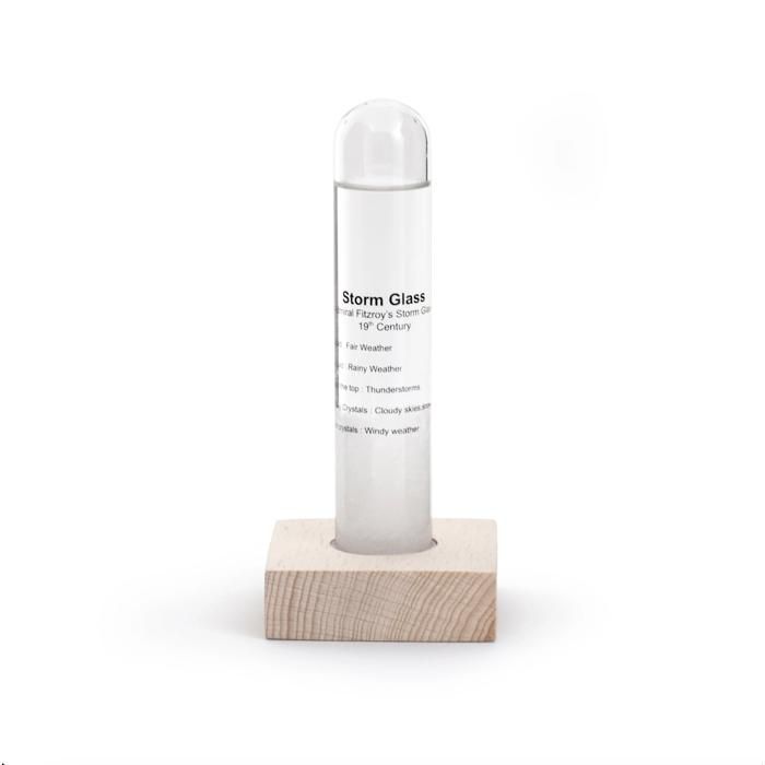 Baromètre Storm Glass en verre - KIKKERLAND - Verre transparent - Bois naturel et blanc - Pour bureau ou salon Baromètre Storm Glass en verre - KIKKERLAND - Verre transparent - Bois naturel et blanc - Pour bureau ou salon