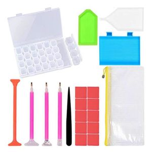 Entièrement neuf sous emballage maison de poupées miniature 2 x en bois caisses//boîtes à outil