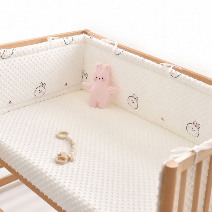 Tour de lit bébé – Anti-choc doux texture 3D apaisante – Pour berceau et lit évolutif – 150x28cm - Motif Lapin cerise