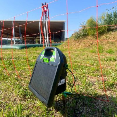 48KM Clôture Électrique Solaire, Cloture Electrique Pour Animaux 0,3 J–1,5 J, 6 KV–12 KV Réglable, éLectrificateur De ClôTure éLectrique pour la protection des animaux de ferme, de la volaille, des pâ