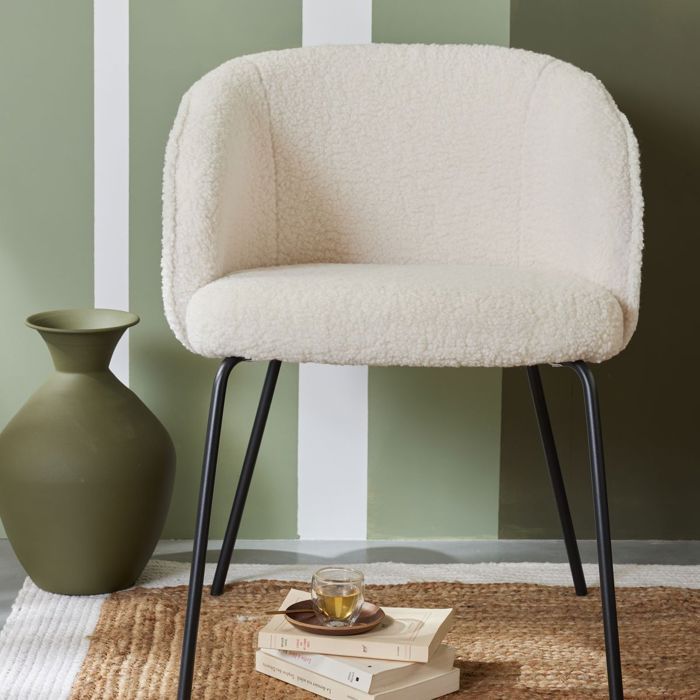 Fauteuil en bouclette MATCHA - Catalogue 10/2024 - Blanc 55x62 cm Fauteuil en bouclette MATCHA - Catalogue 10/2024 - Blanc 55x62 cm