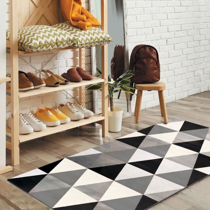 TAO SCANDI - Tapis toucher laineux motif triangles noir 80x150