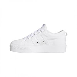 basket adidas avec dentelle