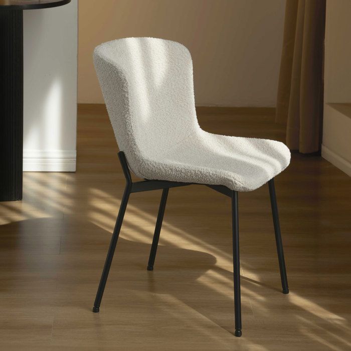 Lot de 2 chaises GIJA tissu beige pieds métal noir Lot de 2 chaises GIJA tissu beige pieds métal noir