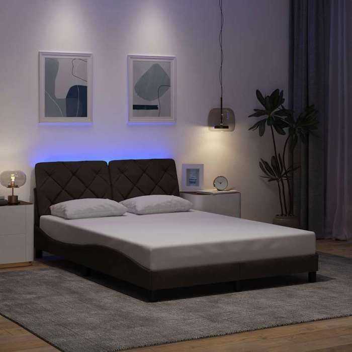 CHIC Cadre de lit - et Lumières LED RVB - Lit double - matelas non inclus - marron foncé 140x200cm tissu@SARA468052