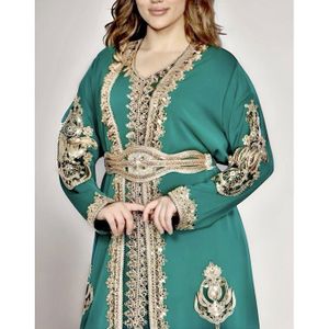 Robe De Noël Grande Taille à Imprimé Flocons De Neige Et Père Noël, Col En V Festonné Et Ceinture En Noir | Ance