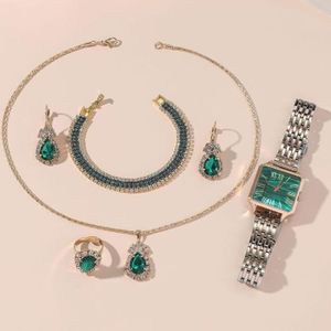 PARURE Coffret montre femme + bracelets + colliers + anne