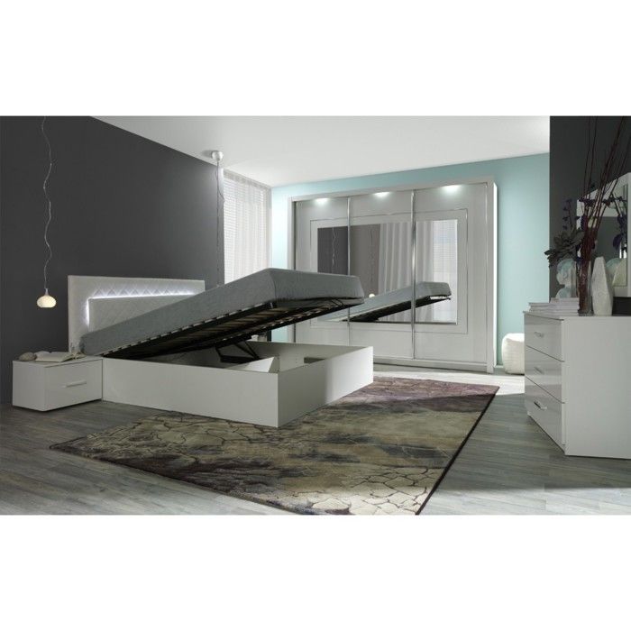 Chambre complète PANAREA avec lit coffre 160 x 200 cm armoire LED commode et chevets – Blanc brillant finition chrome Chambre complète PANAREA avec lit coffre 160 x 200 cm armoire LED commode et chevets – Blanc brillant finition chrome