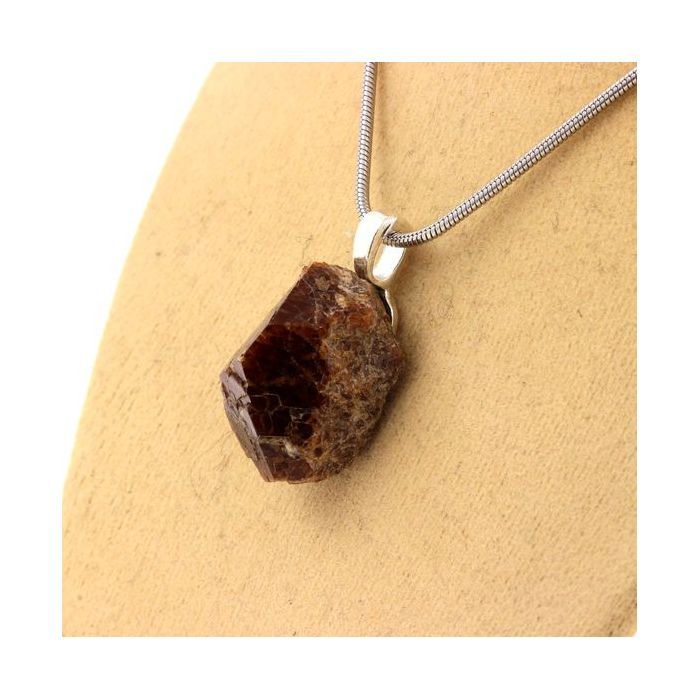 Pierres et Collier Grenat Catalan Grossulaire-Andradite