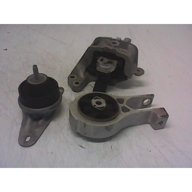 PIECES AUTO D'OCCASION - - SUPPORT BLOC MOTEUR - SUPPORT MOTEUR CITROEN C5 1.6 HDi 110 - E1-330969
