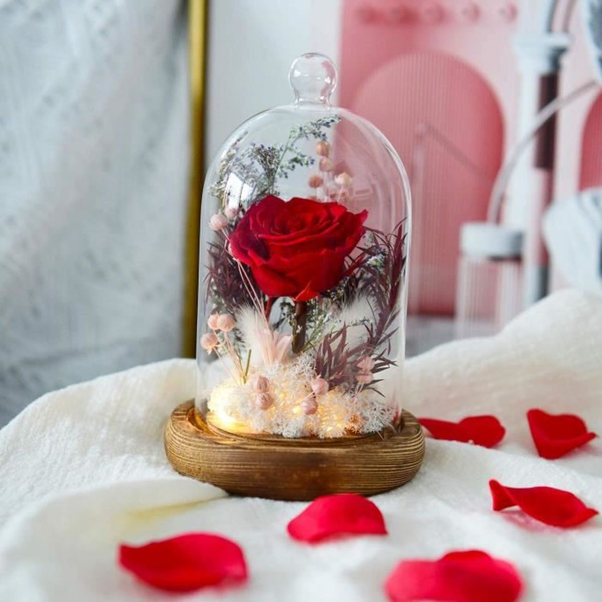 Rose Eternelle Rouge Cadeau, Naturelle Fleur Eternelle sous Cloche avec  Lumière LED Pine Base et Carte de Voeux. - Cdiscount Maison