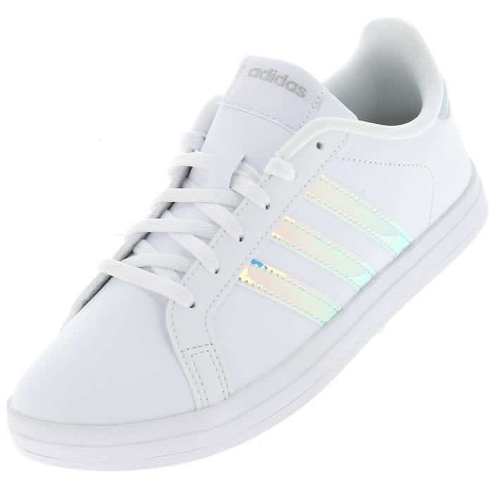 chaussure blanche avec bande noir