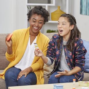 JEU SOCIÉTÉ - PLATEAU Taboo Enfants contre Parents - Jeu de société de r JEU SOCIÉTÉ - PLATEAU Taboo Enfants contre Parents - Jeu de société de r