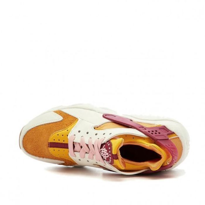 Huarache bleu et top jaune