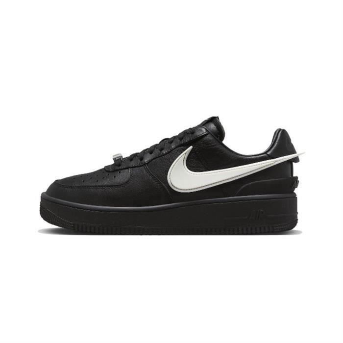 zoom 2k femme noir et blanc