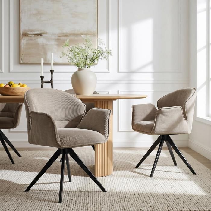 Lot de 2 Chaises de Salle à Manger GIRONA en Tissu Grège Avec Accoudoirs Assise Rembourrée et Dossier Enveloppant Pieds en Métal Lot de 2 Chaises de Salle à Manger GIRONA en Tissu Grège Avec Accoudoirs Assise Rembourrée et Dossier Enveloppant Pieds en Métal