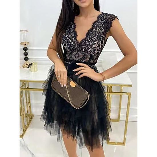 Robe Asymétrique Avec Panneaux En Dentelle