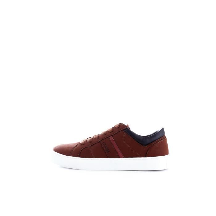GUESS FM8LIAELE12 chaussures de tennis faible Homme COGNAC
