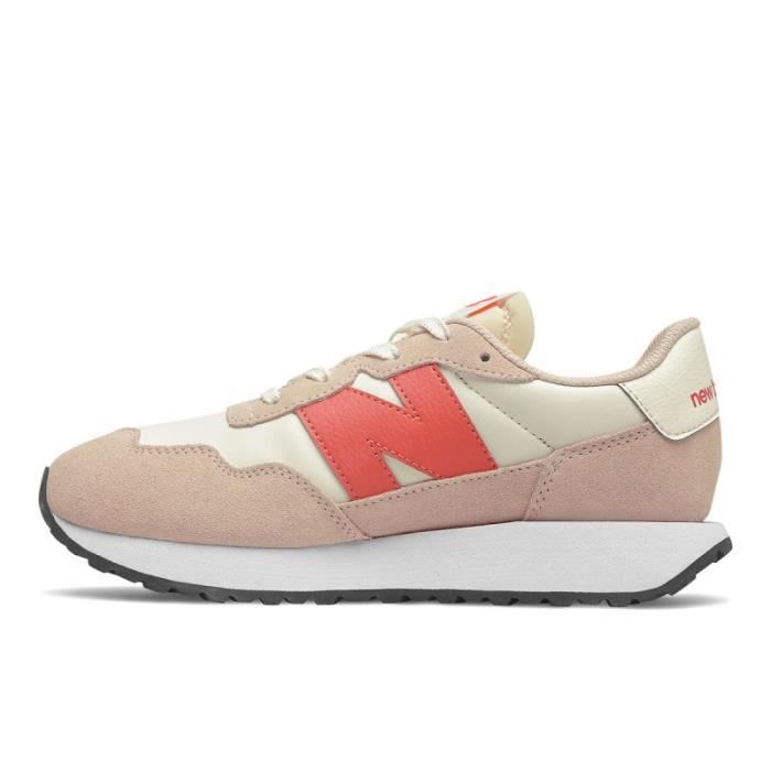 Basket New Balance GS237-PK1 - Ref. GS237-PK1. Couleur : Rose. Détails. - Tige en maille. - Superpositions de suède. - Marquage en