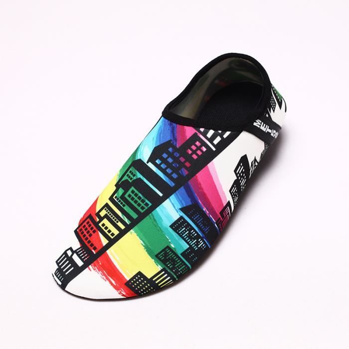 Chaussures deau Hommes Femmes Chaussettes de Sport Aquatique de Nager de Surf de Yoga de Nager de Surf de Plage Pieds Nus /à S/échage Rapide Aqua Water Shoes