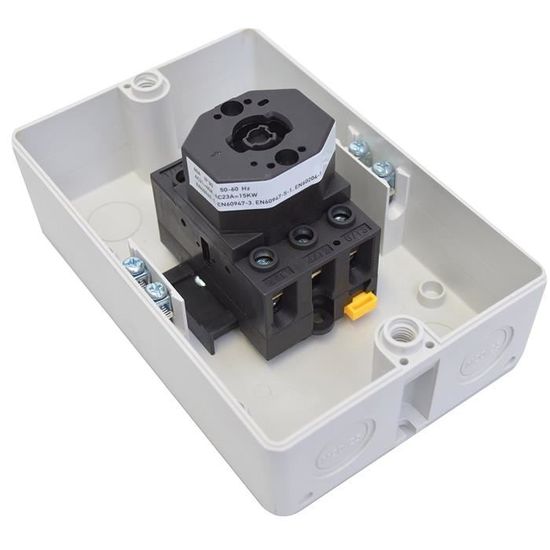 A JS3P10A-G Interrupteur Principal 10A 3-polig Dans Boîtier 