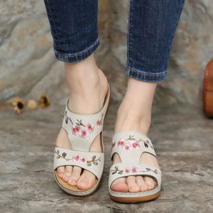 chaussure compensée fleurie