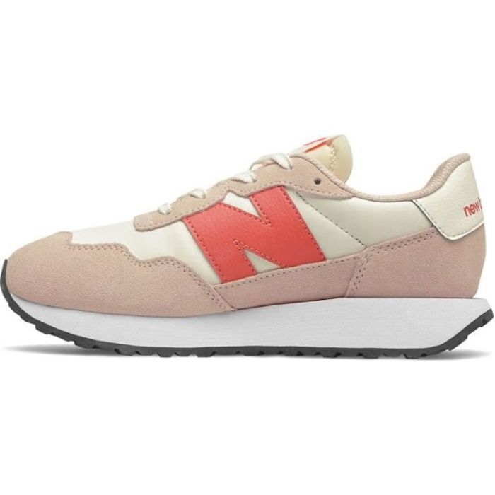 Basket New Balance GS237-PK1 - Ref. GS237-PK1. Couleur : Rose. Détails. - Tige en maille. - Superpositions de suède. - Marquage en