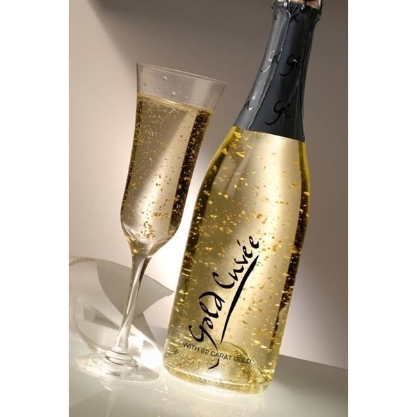 Шампанское gold. Шампанское Cava Магнум. Cava Золотая бутылка. Шампанское с золотом. Золотое шампанское с блестками.