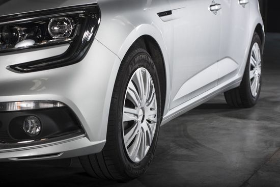 Lot De 4 Enjoliveurs Noir Brillant Modèle DELTA (argent, 16 Pouces