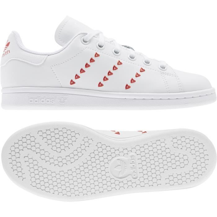 stan smith rouge avec coeur