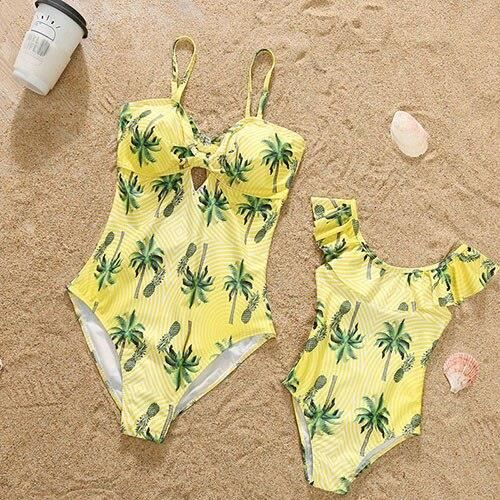 Moi en best sale maillot de bain