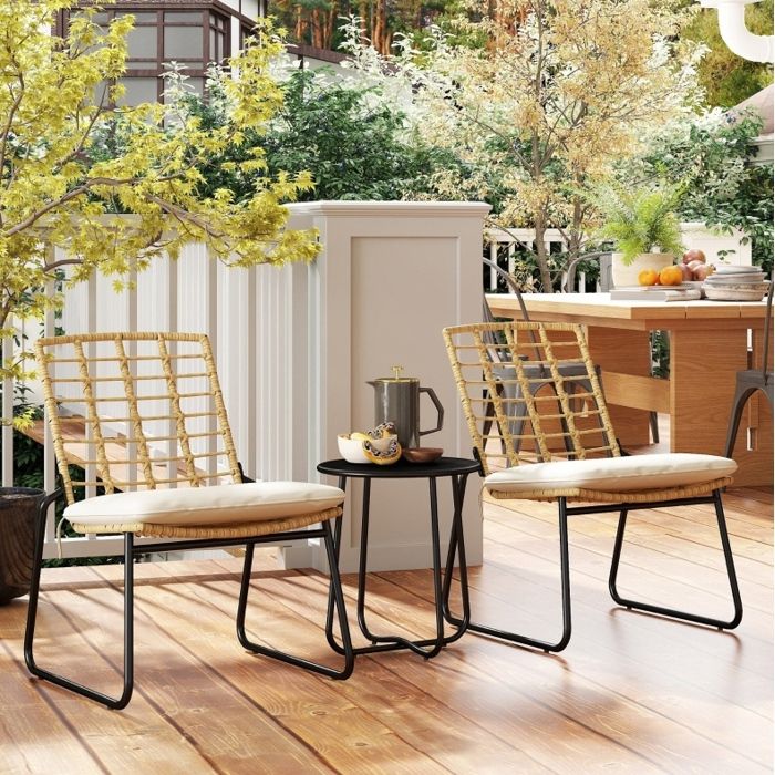 Ensemble table et chaises de jardin 2 personnes 3 pièces en résine tressée beige avec coussins FOLYNA