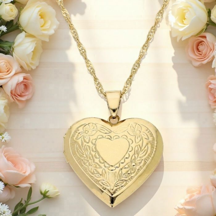 Collier médaillon avec initiale B en argent plaqué or, encerclé de
