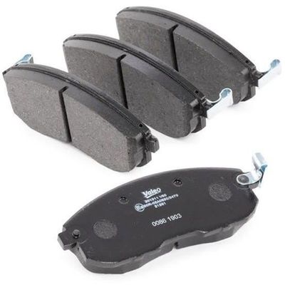 VALEO Plaquettes De Frein First 301018 - Jeu De 4 Pour Essieu Avant - Avec Accessoires Montés - Qualité Premium