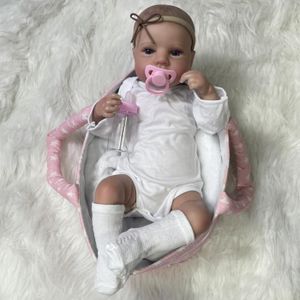 Pwshymi poupée simulée Poupée bébé fille simulée Silicone souple grande  sensation de main jouets poupee Fille aux yeux ouverts - Cdiscount Jeux -  Jouets